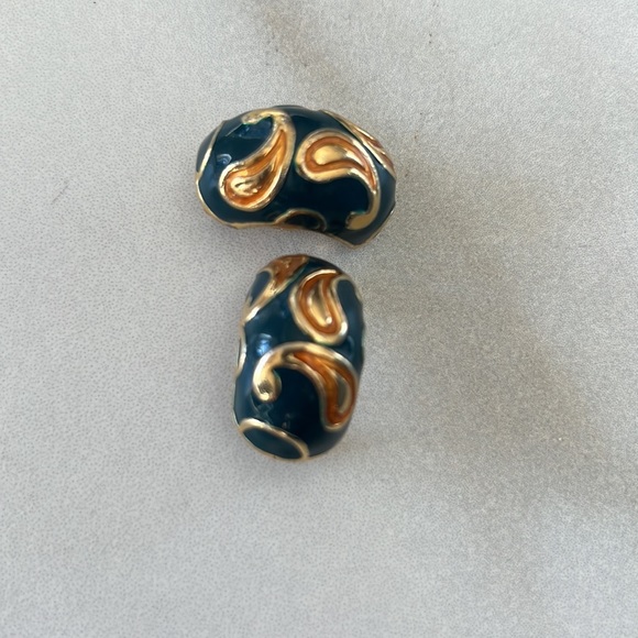 Vintage Rare Find Maresca Signed Teal and Gold Tone Clip-On Earrings - Picture 4 of 5